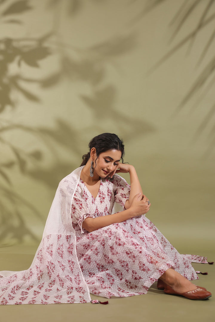AW-DO-08 - HAND BLOCK PRINTED KOTA DORIA & COTTON SUIT SET OF 3
